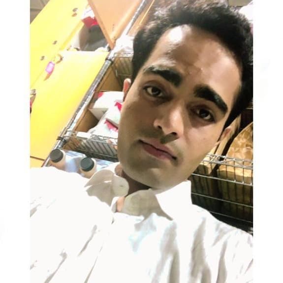 Anis Nagori, Wings Institute alumnus working as F&B Staff at Starbucks Vadodara