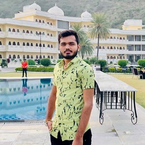 Dhruvil Patel, Wings Institute alumnus working as Ground Staff at Ahmedabad International Airport