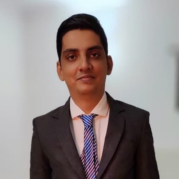 Neel Upadhyay, Wings Institute alumnus working as Ground Staff at SpiceJet