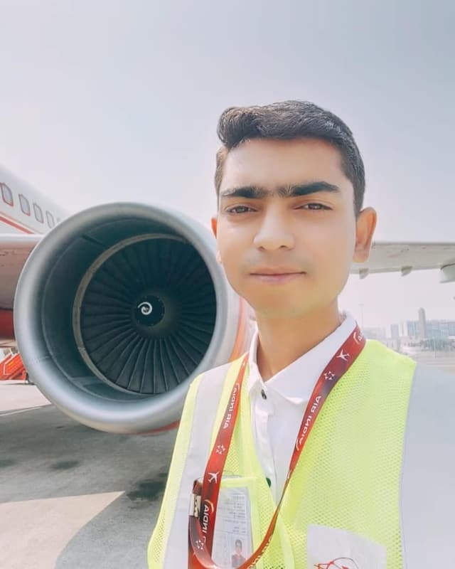 Tofik Saiyed, Airport Ground Staff at Mumbai International Airport